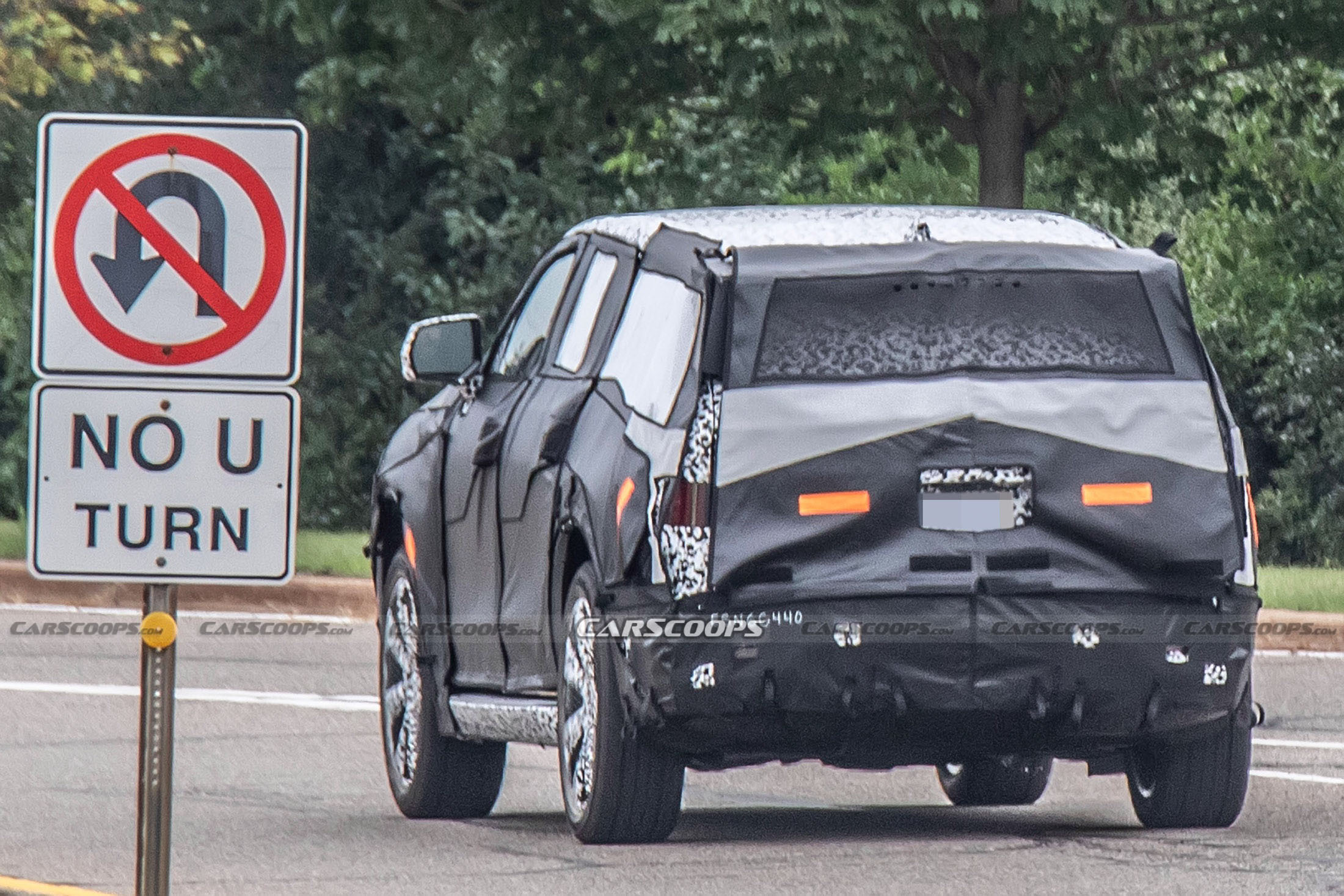 Electric Cadillac Optiq 3 Row Vistiq Suv And Escalade Iq Spied On Test Carscoops