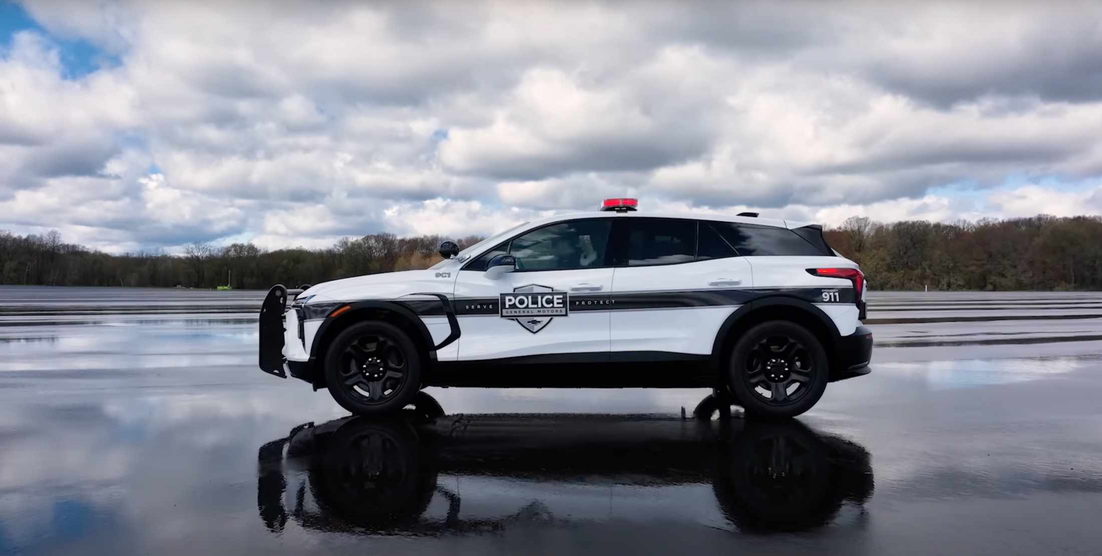 Chevy Blazer Ev Cop Car Carries Kwh Of Power Carscoops