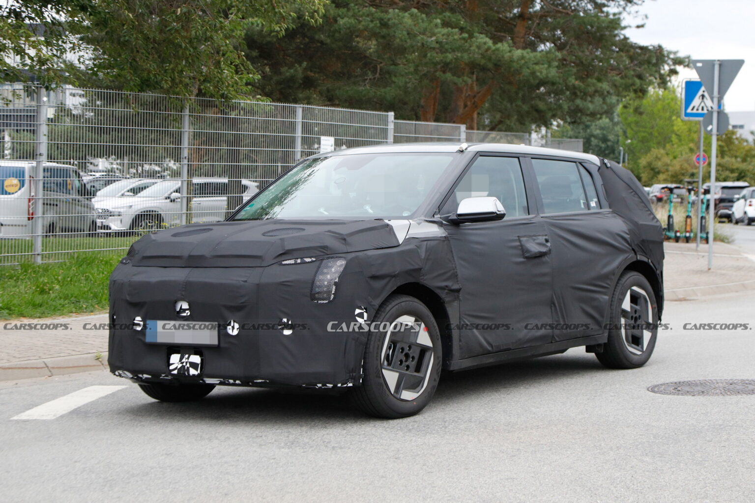 Kia EV4 Sub-Compact SUV Spied For The First Time With Production-Ready ...