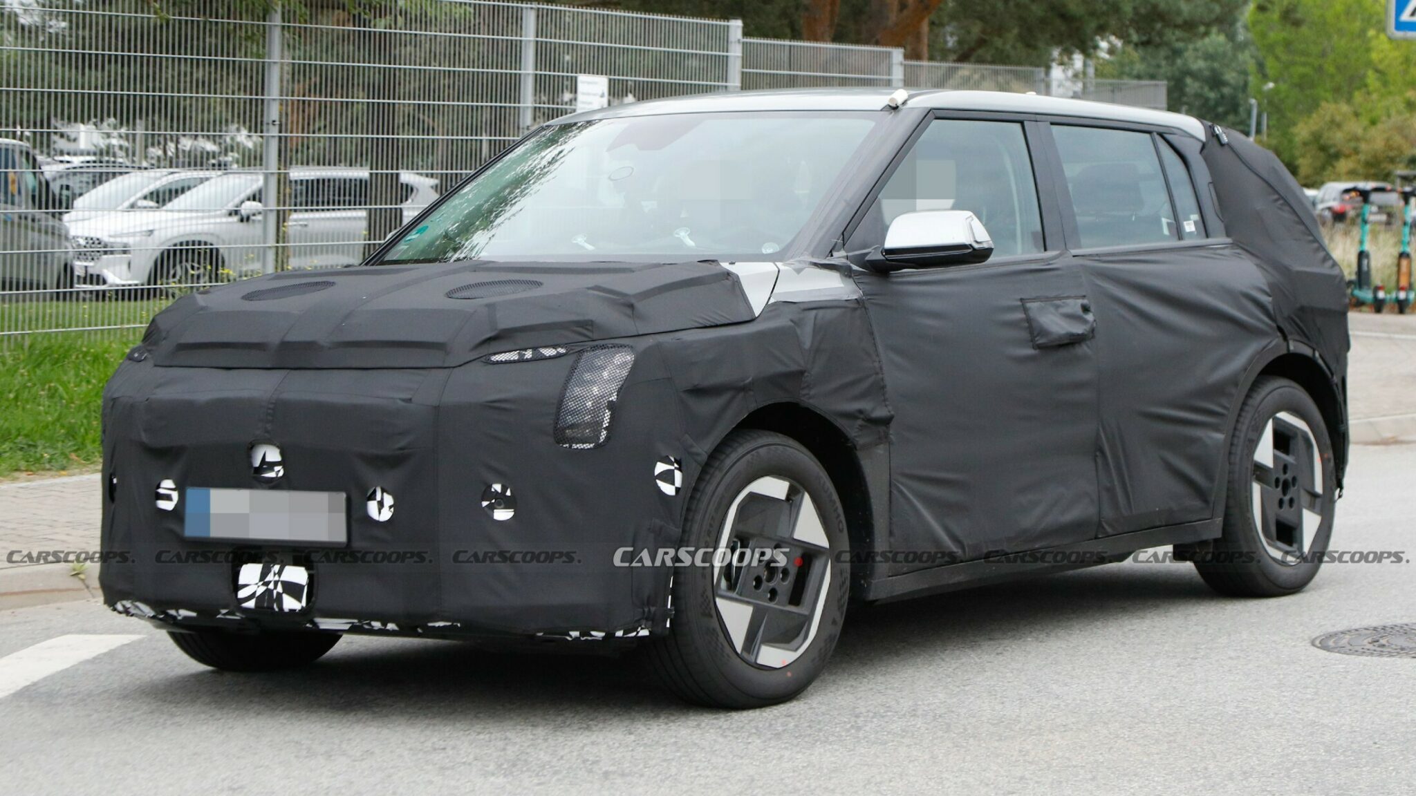 Kia EV4 Sub-Compact SUV Spied For The First Time With Production-Ready ...