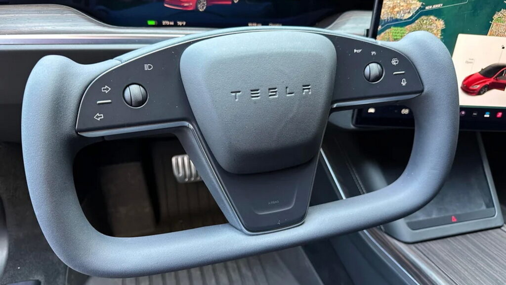 Quality Issues In Tesla Steering Yoke Persist Following Rollout Of New