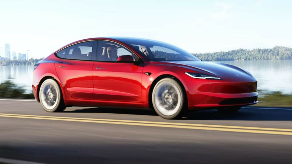 El Tesla Model 3 2024 se ve mejor, tiene más alcance y un interior más agradable