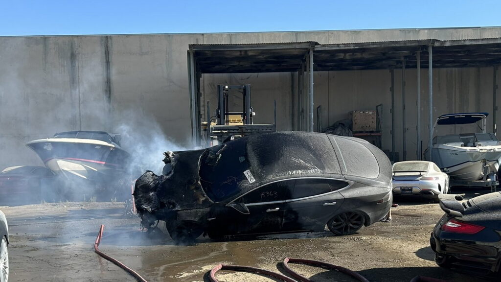  Sacramento Fire Dept Calls Out Elon Musk After Tesla Spontaneously Catches Fire In Salvage Yard