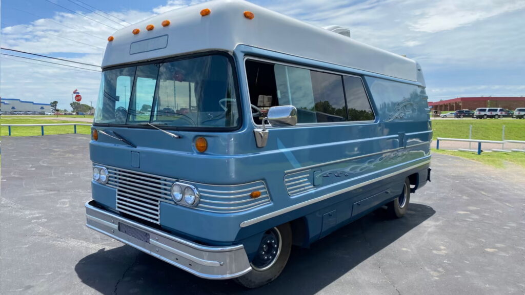  This 1-Of-12 Dodge Starcraft Motorhome Is As Rare As It Is Cute