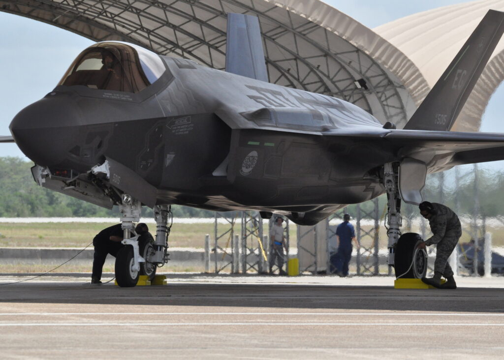  Have You Seen An F-35 Fighter Jet Flying With No Pilot On Autopilot?