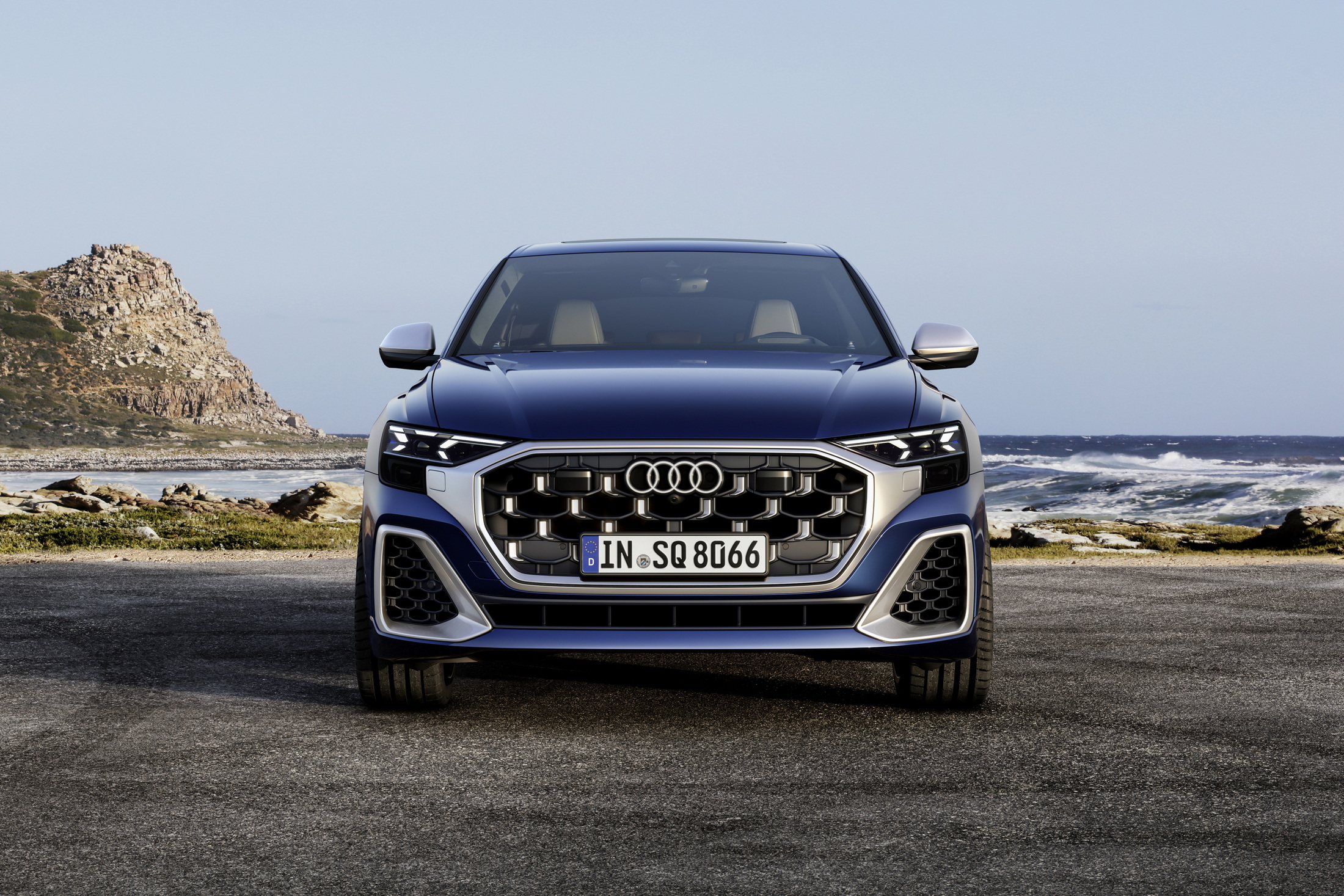 2024 Audi Q8 Facelift Breaks Cover With High-Tech Lighting Units ...