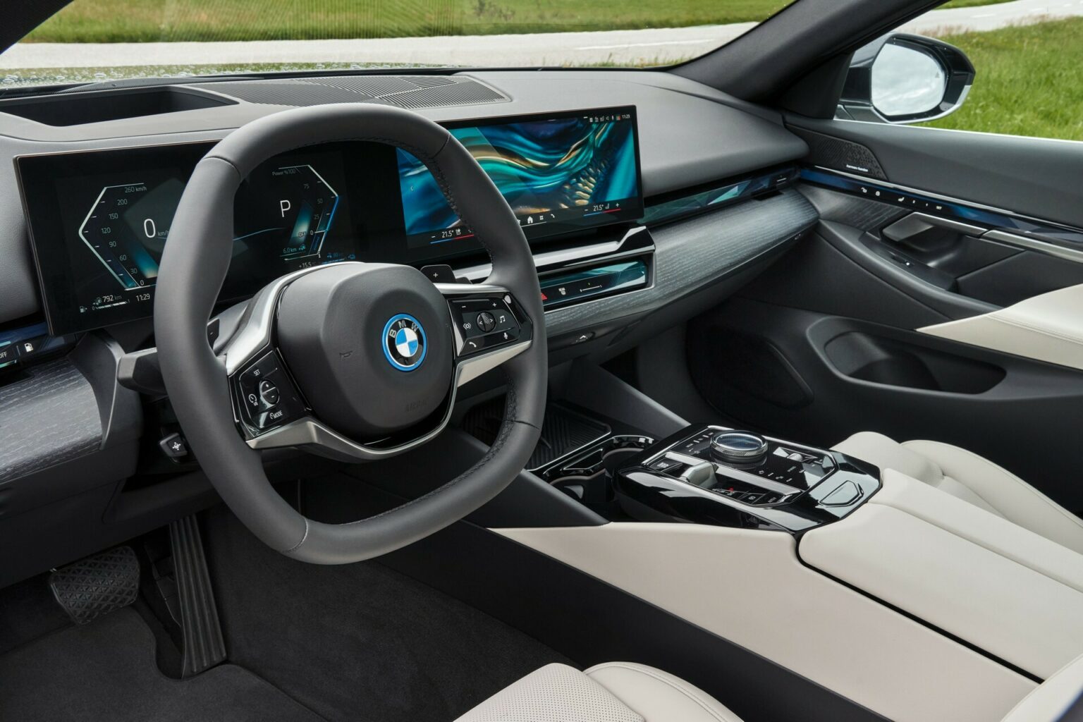 2024 BMW 530e And 550e Plug-In Hybrids Detailed, Latter Is Coming To U ...