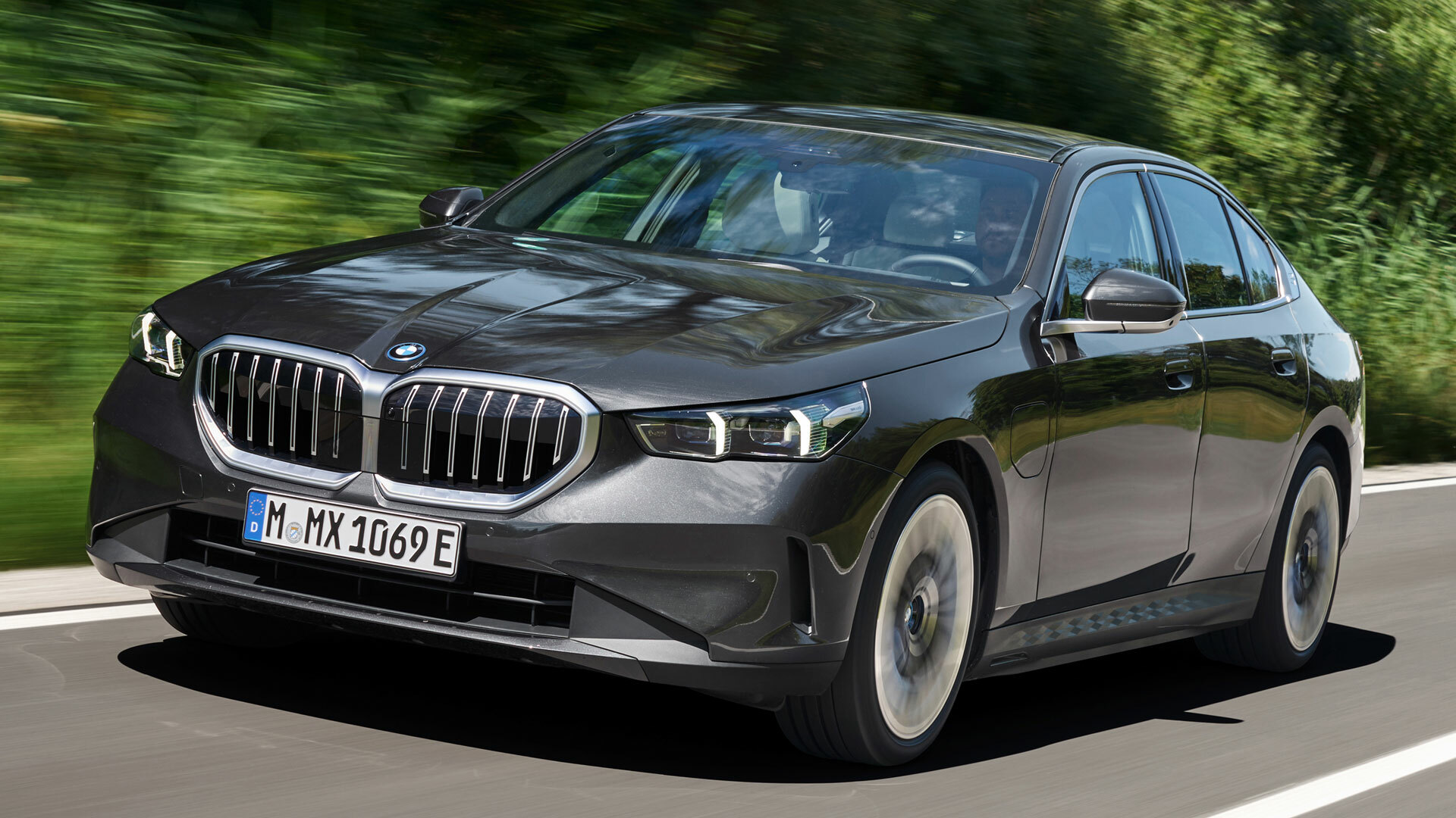 2024 BMW 530e And 550e PlugIn Hybrids Detailed, Latter Is Coming To U