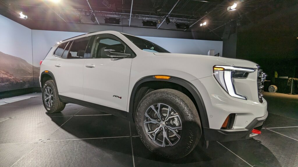 2024 GMC Acadia rebounds to larger size