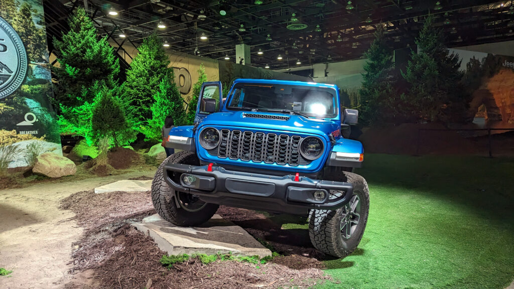 2024 Jeep Gladiator Updated With A New Face, Better Interior, And More  Standard Kit