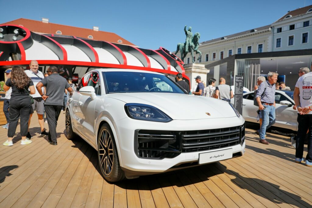 New 2022 Porsche Cayenne Platinum Edition launched