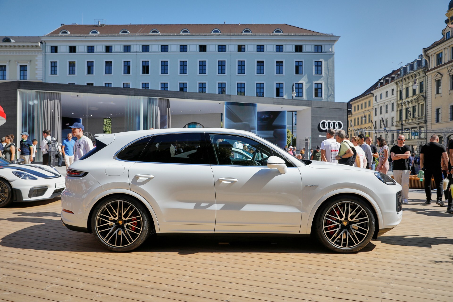 2024 Porsche Cayenne Turbo E-Hybrid Comes To Munich As The Ultimate ...