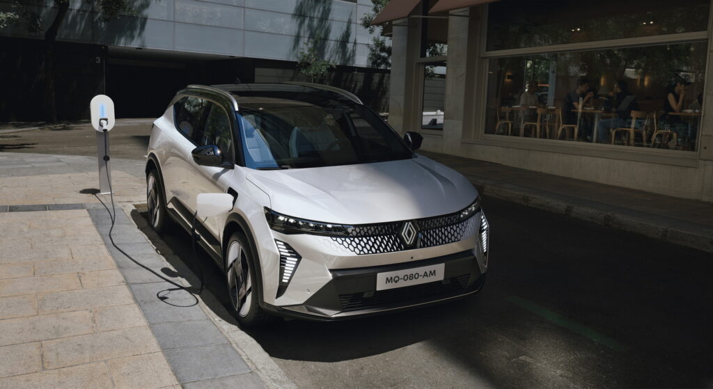     La future gamme Renault comprendra 7 véhicules électriques, développés et fabriqués en Europe par Ampère