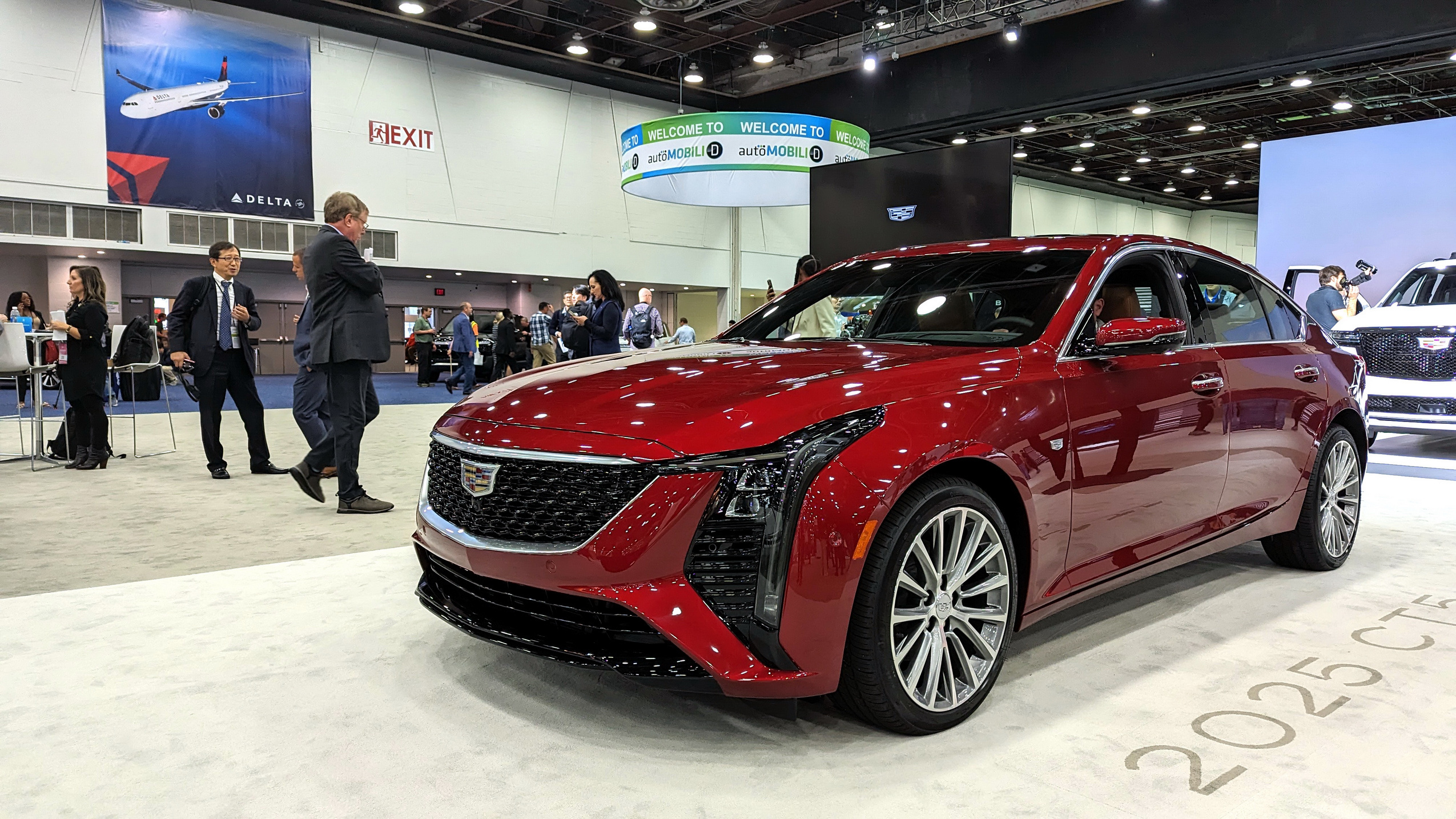 2025 Cadillac CT5 Has Sportier Styling And A New 33Inch Curved Display