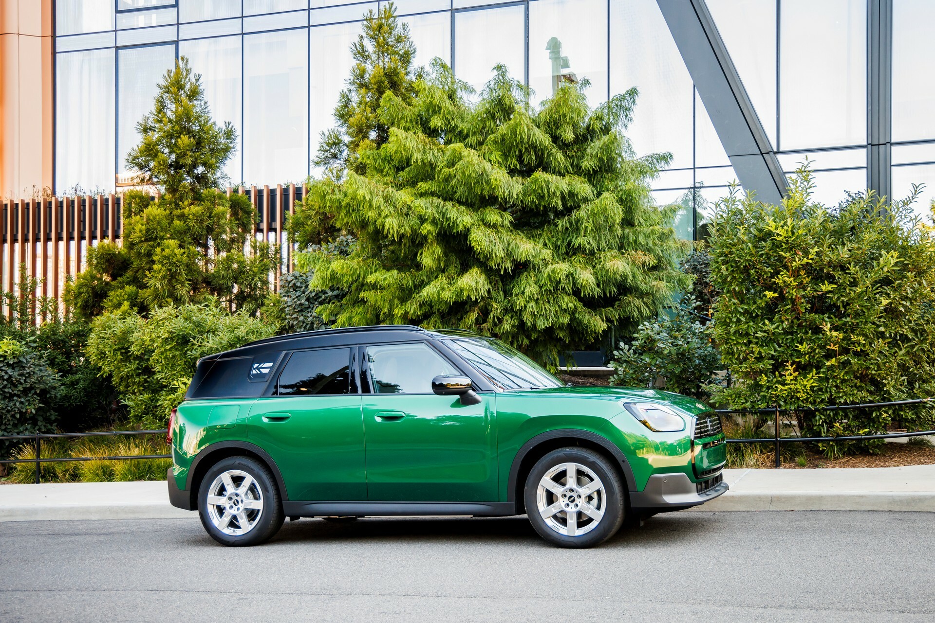 2025 MINI Countryman Electric Makes U.S. Debut, Confirmed For Fall 2024