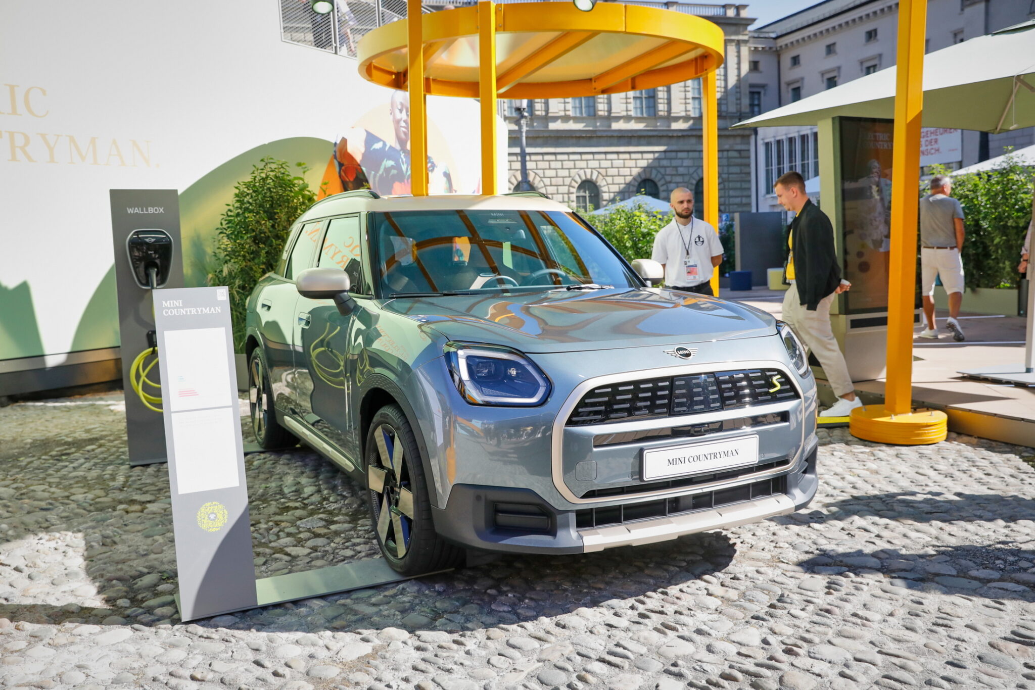 2025 Mini Countryman Debuts With A Larger Body And Up To 308 HP Of ...