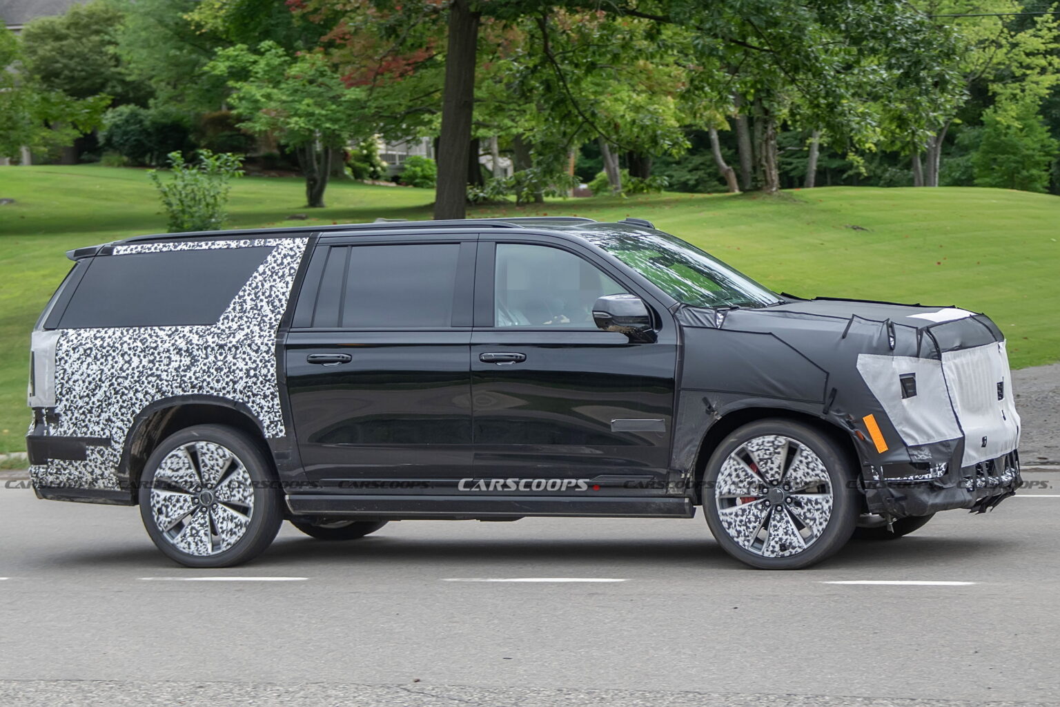 2025 Cadillac Escalade Spied With New Interior From The Electric ...