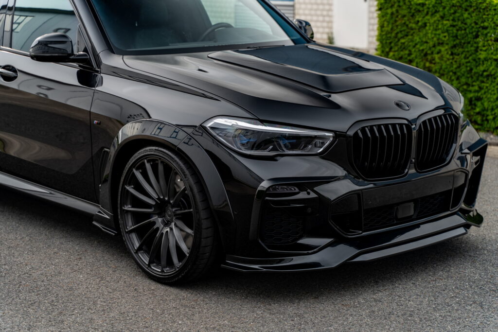 Pre-Facelifted BMW X5 PHEV Gets Sinister Looks With Wide Bodykit