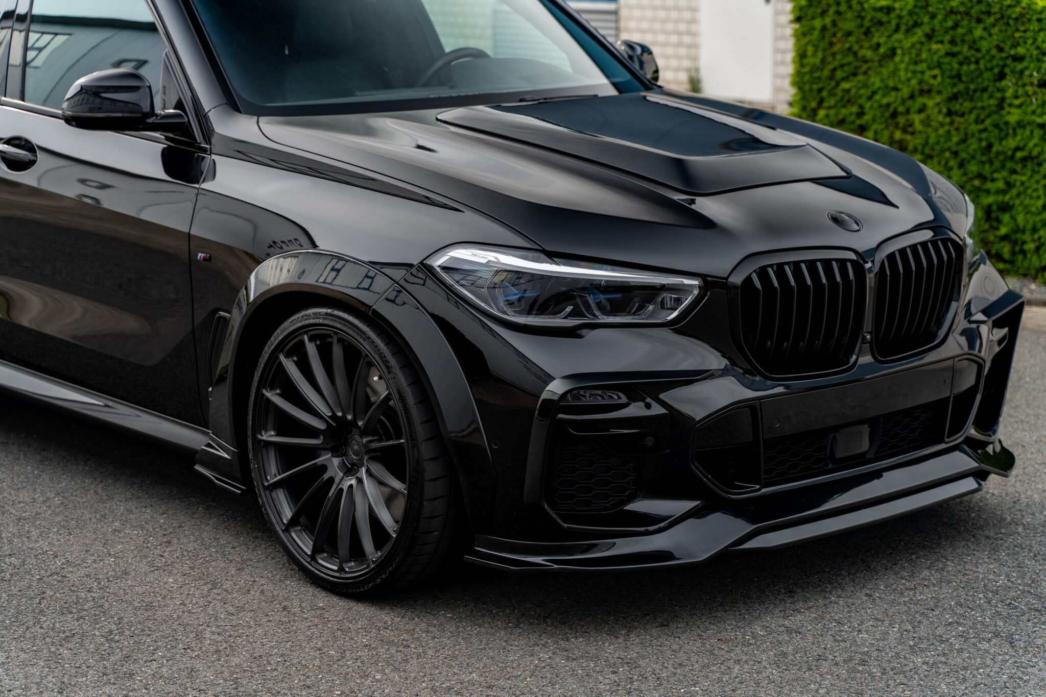 Pre-Facelifted BMW X5 PHEV Gets Sinister Looks With Wide Bodykit And 23 ...