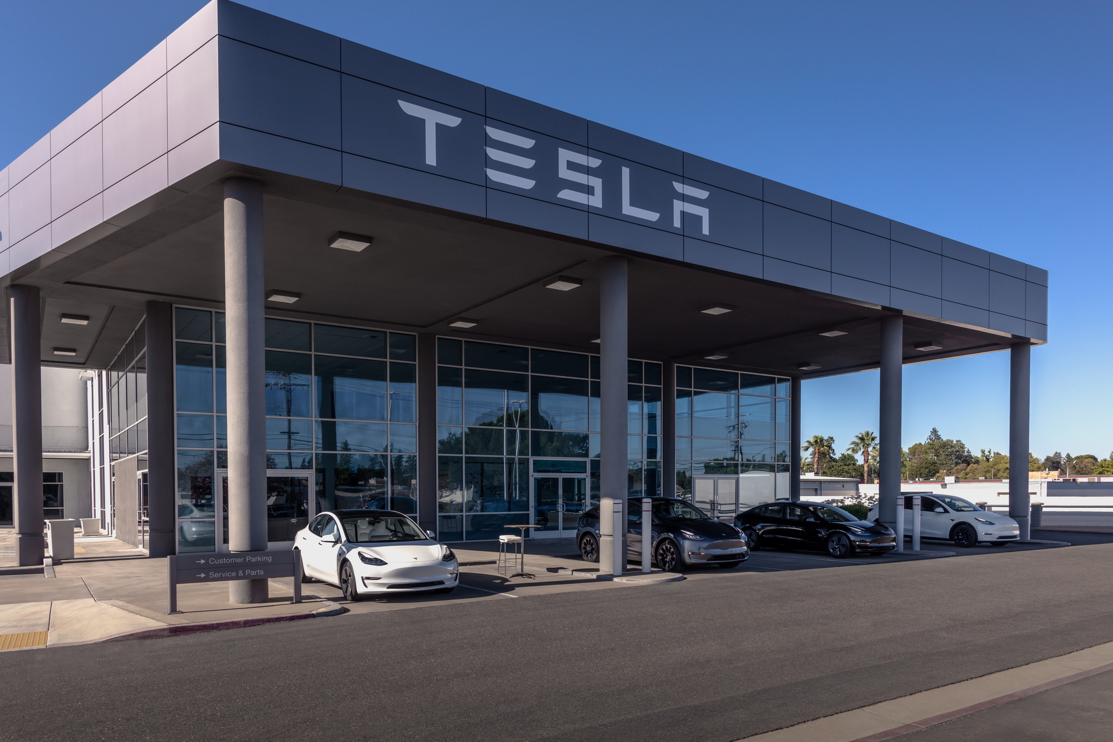 Tesla Motors store at Park Meadows aims to entice, engage – The Denver Post
