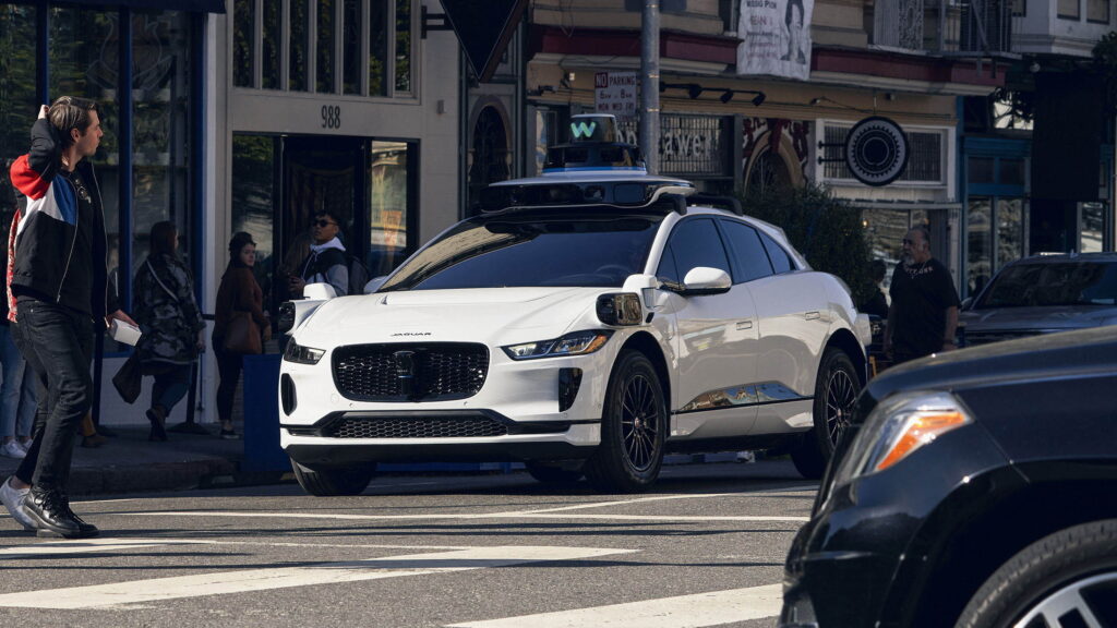     La ville de New York commencera à autoriser les essais de véhicules autonomes dans ses rues, mais uniquement avec un conducteur prudent