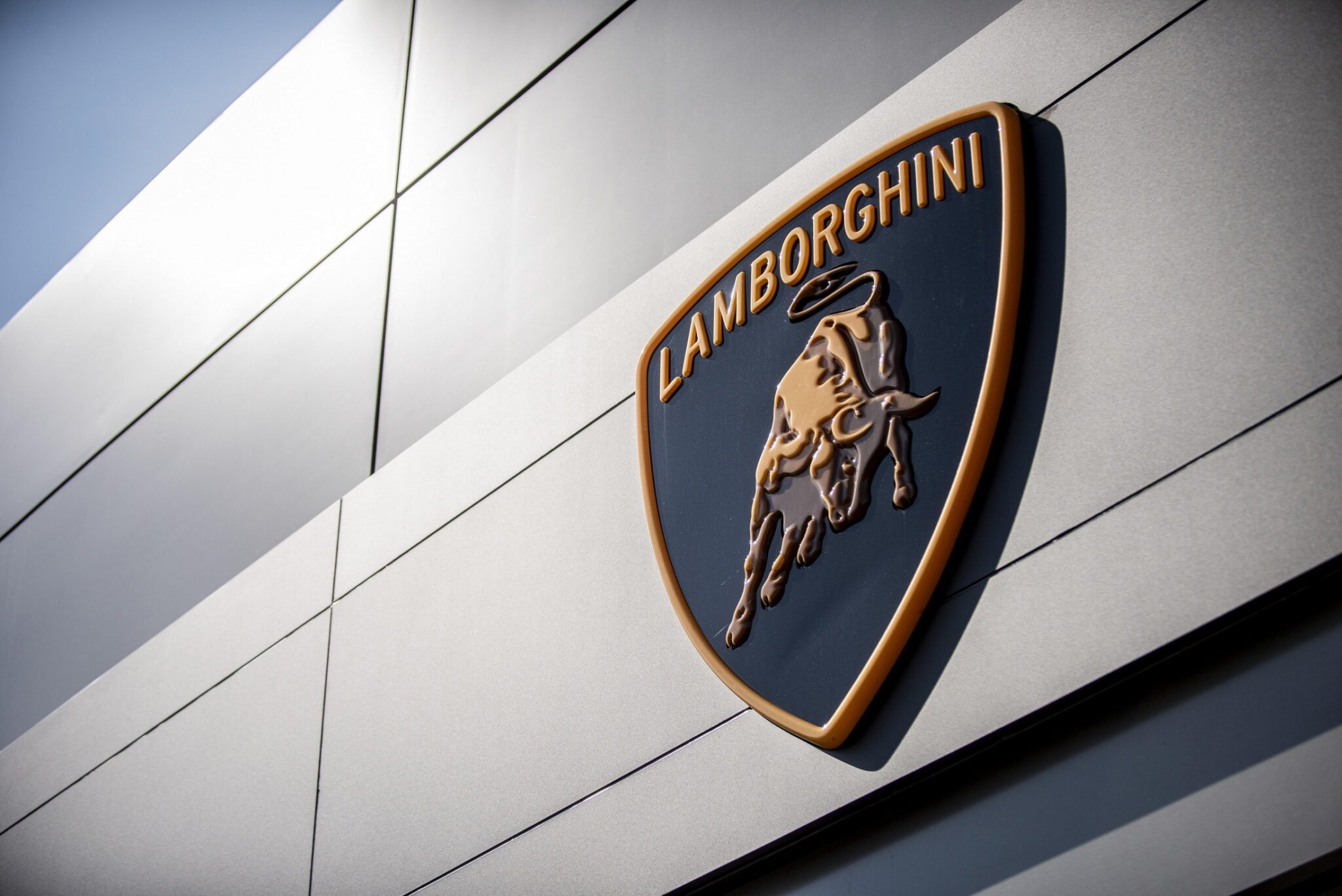 Lamborghini новый логотип. Логотип Ламборгини. Эмблема Ламборджини фото. Новый лого Ламборгини 2024. Ламборгини логотип 128x128.