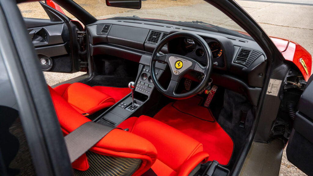     La Ferrari 348 Competizione était spéciale avant la spéciale