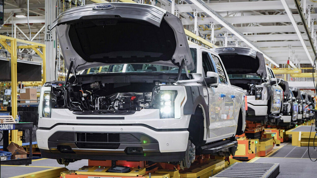  Ford Could Cut F-150 Lightning Production Due To Waning Demand
