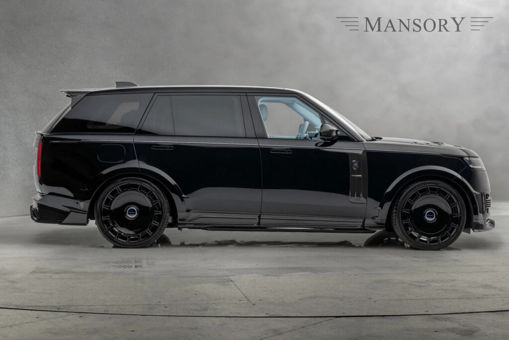     Le Mansory Heritage Range Rover SV LWB est une bête noircie avec un intérieur bleu