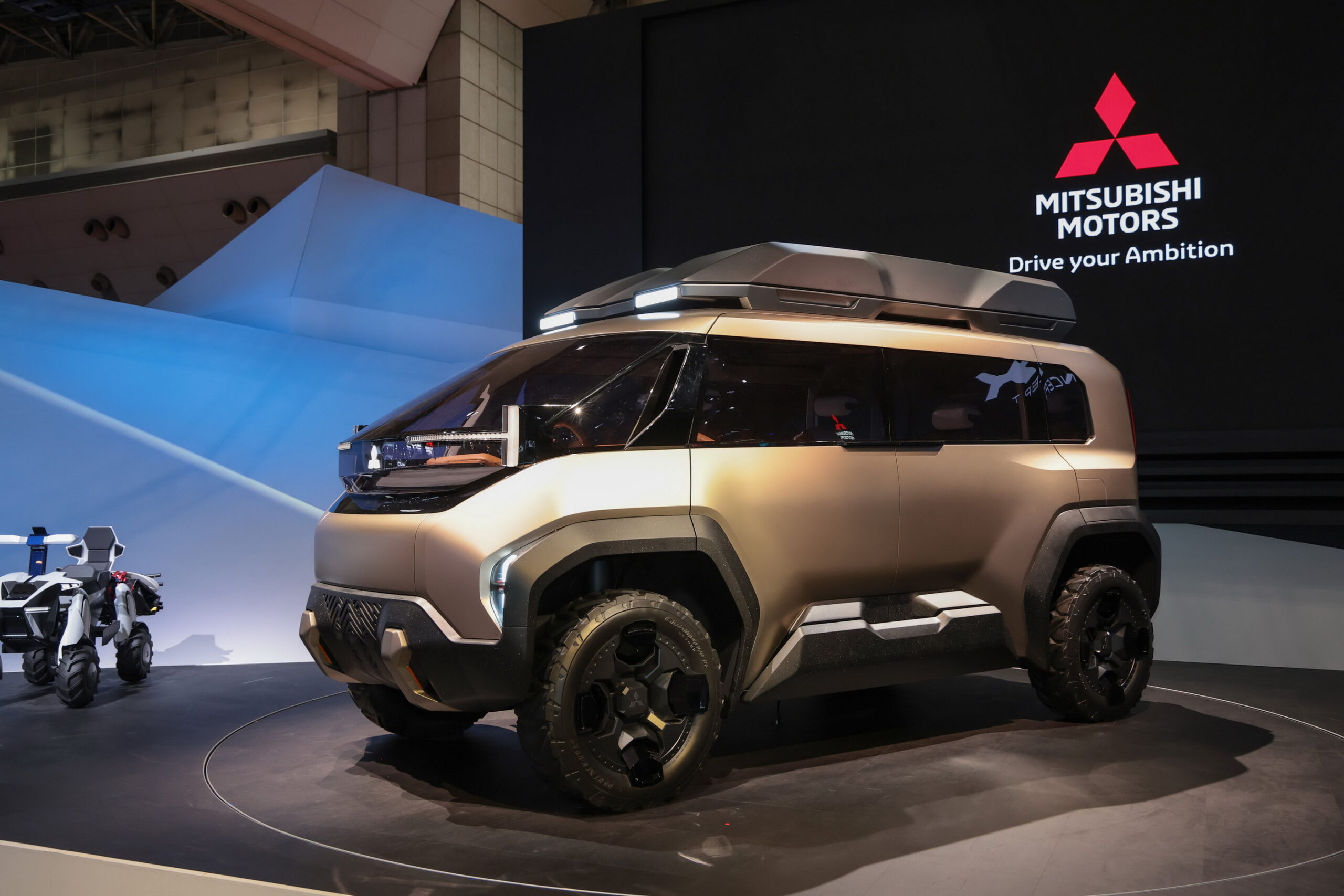 The Mitsubishi D:X Concept Is The Delica Of The Electrified Age Of ...