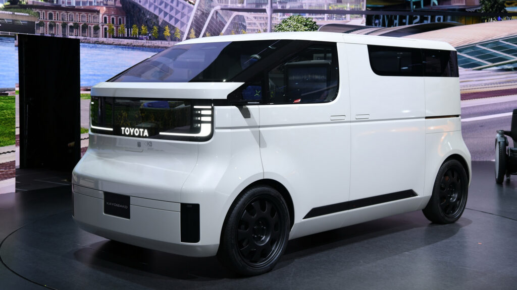     Toyota Kayoibako est une camionnette pour bébé qui vous fera quitter votre emploi et démarrer une entreprise mobile