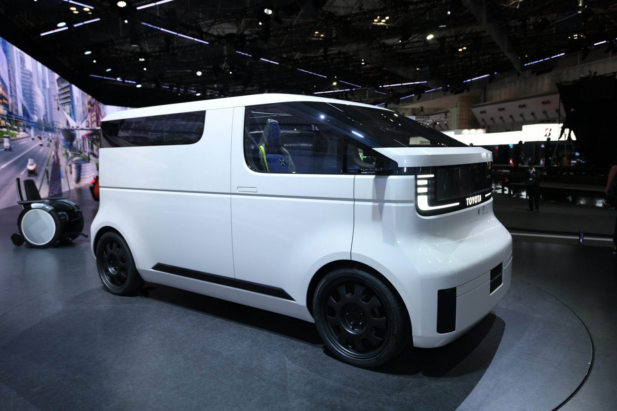 Toyota Kayoibako Is A Baby Van That’ll Make You Quit Your Job And Start ...