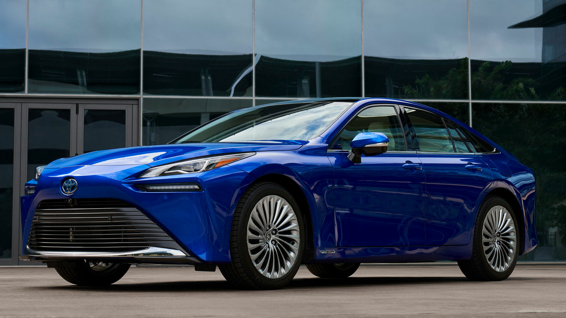 Toyota Admits Mirai Has “Not Been Successful,” Will Focus On Hydrogen ...