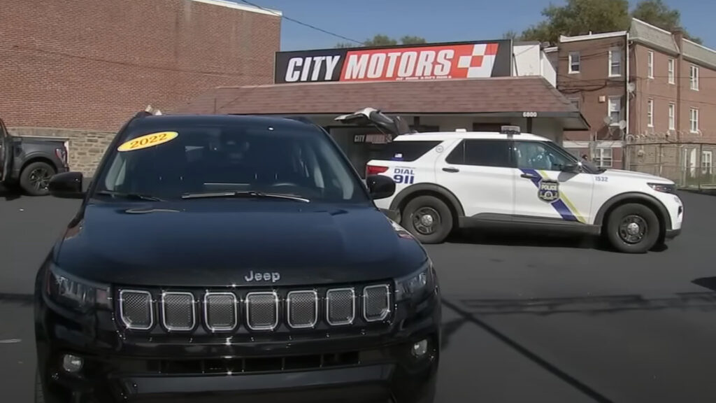     Des voleurs volent sept voitures chez un concessionnaire de voitures d'occasion de Philadelphie ouvert depuis moins d'une semaine