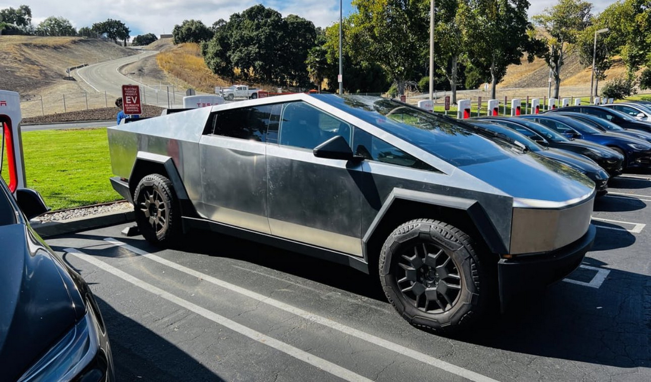 Tesla Cybertruck Breaks Down Next To Ford F-150 | Carscoops