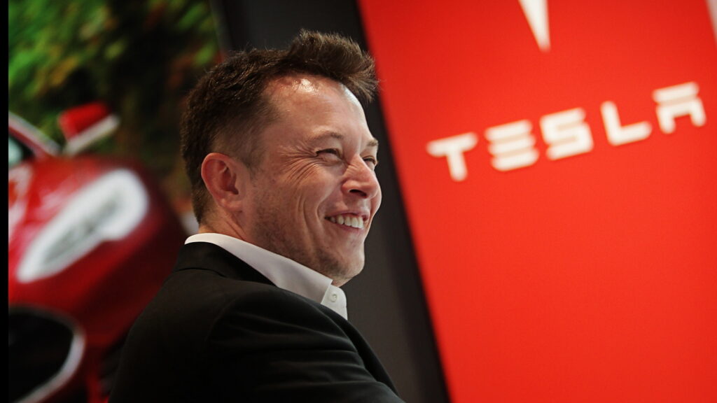     Le technicien Tesla licencié passe du statut de héros de l'entreprise à celui d'ennemi numéro 1