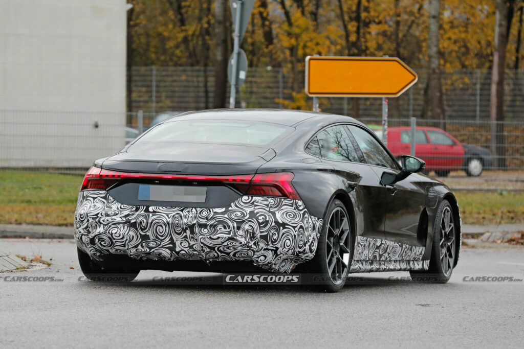     L'Audi e-tron GT 2025 sourit pour ses débuts en photo espion et montre de nouveaux pare-chocs