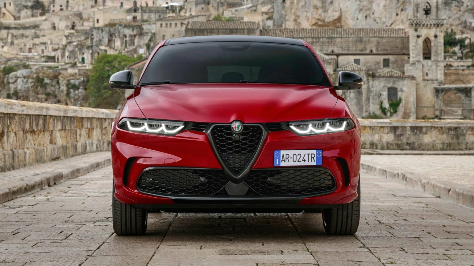 Alfa Romeo Launches Tributo Italiano Special Series For Tonale, Giulia ...