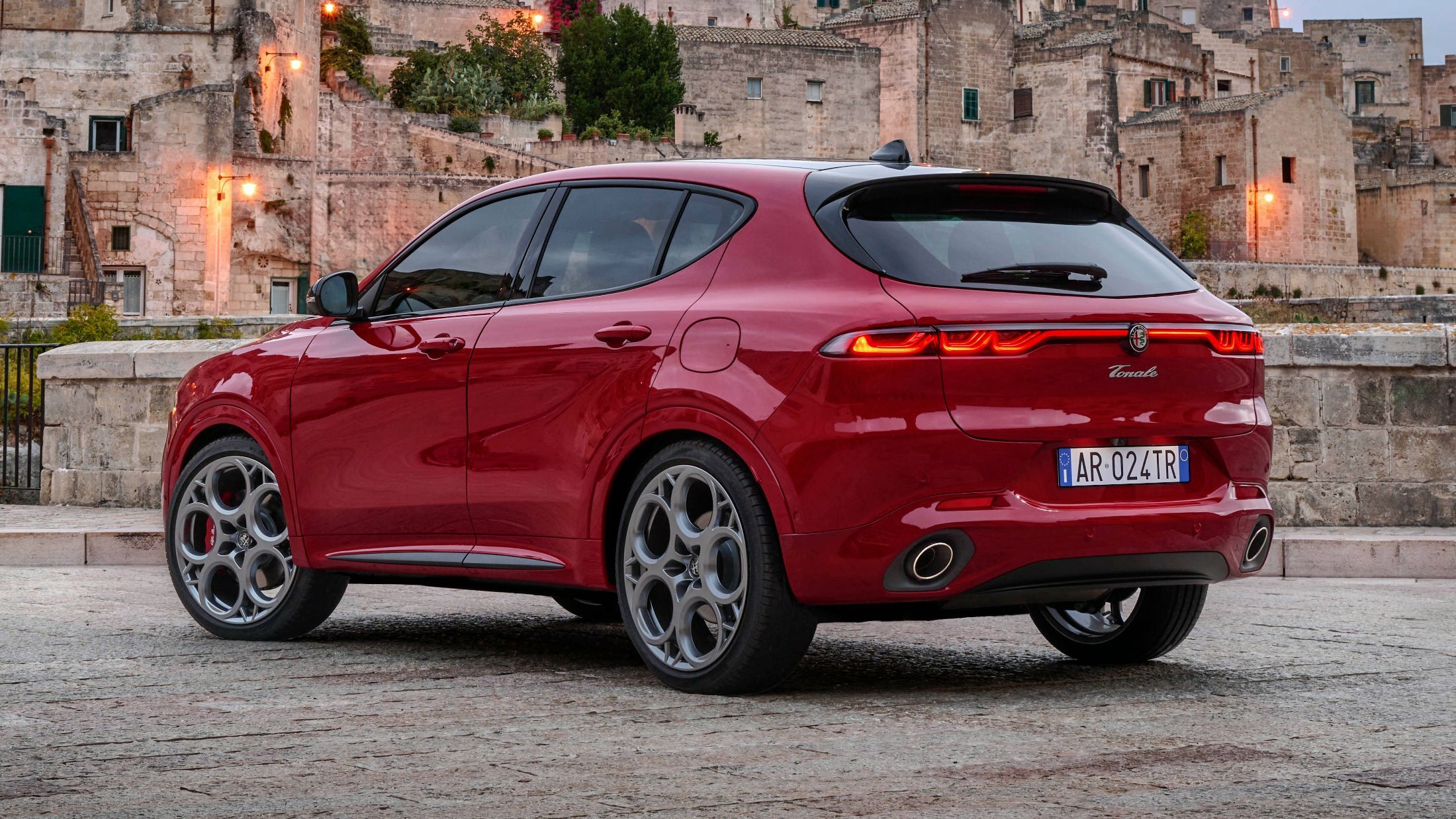 Alfa Romeo Launches Tributo Italiano Special Series For Tonale, Giulia