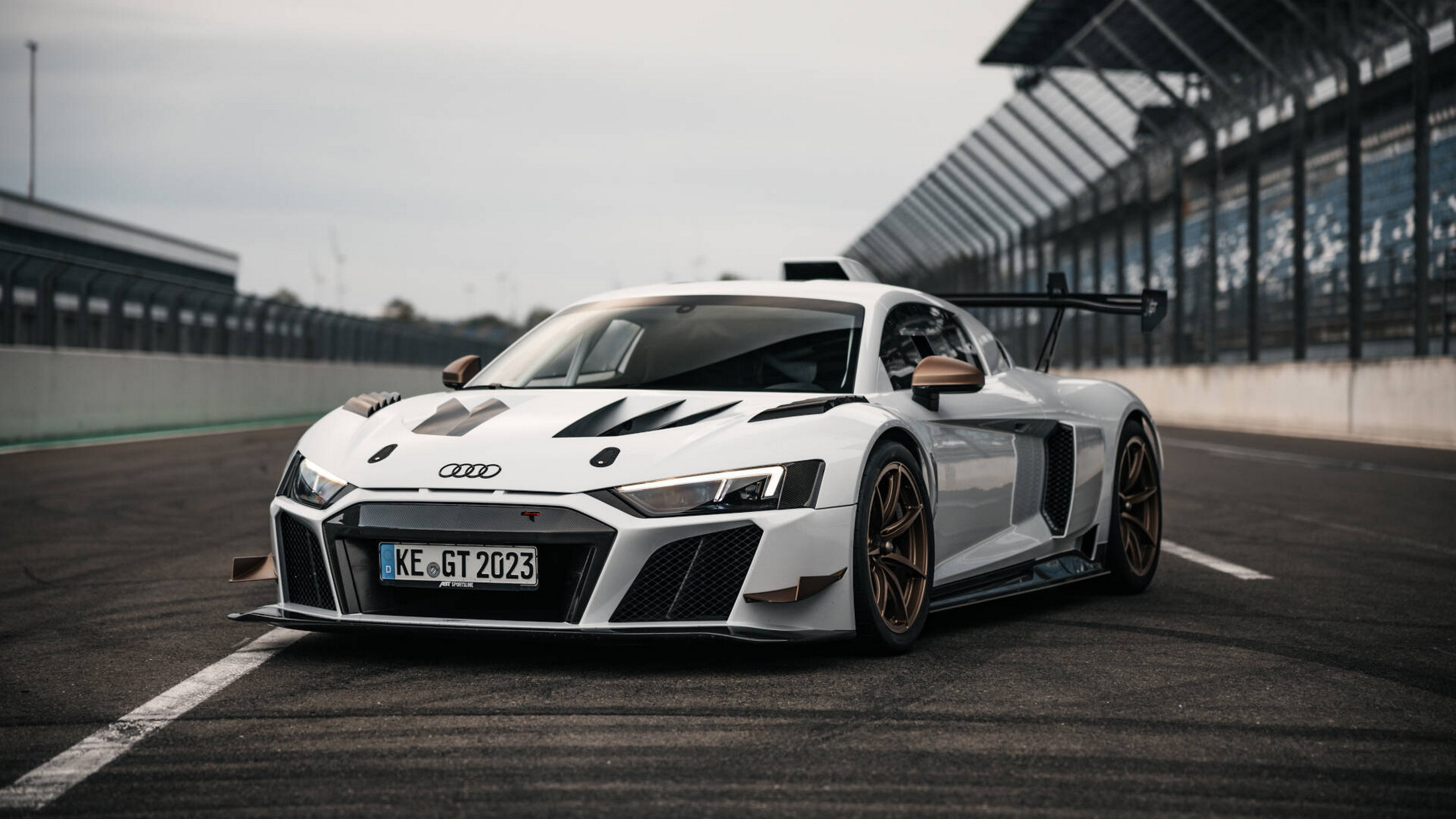 Audi r8 LMS чёрная