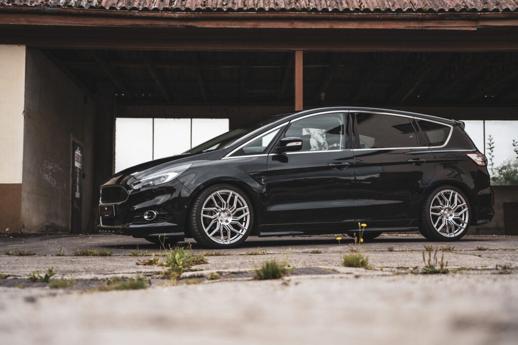 Ford S-Max Treated With 20-Inch Wheels Because Discontinued