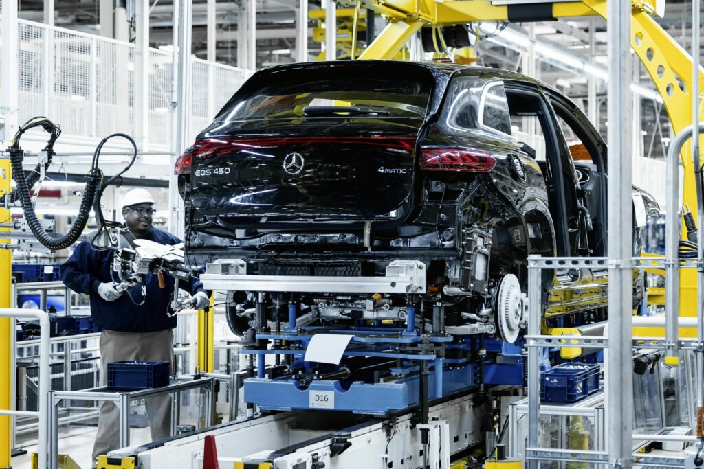     Mercedes-Benz lance la production du SUV EQS aux États-Unis