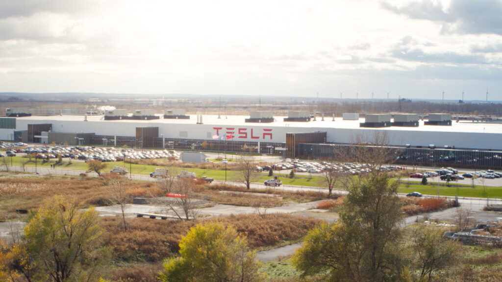     Les punaises de lit envahissent la gigantesque usine Tesla de New York et les travailleurs sont malades