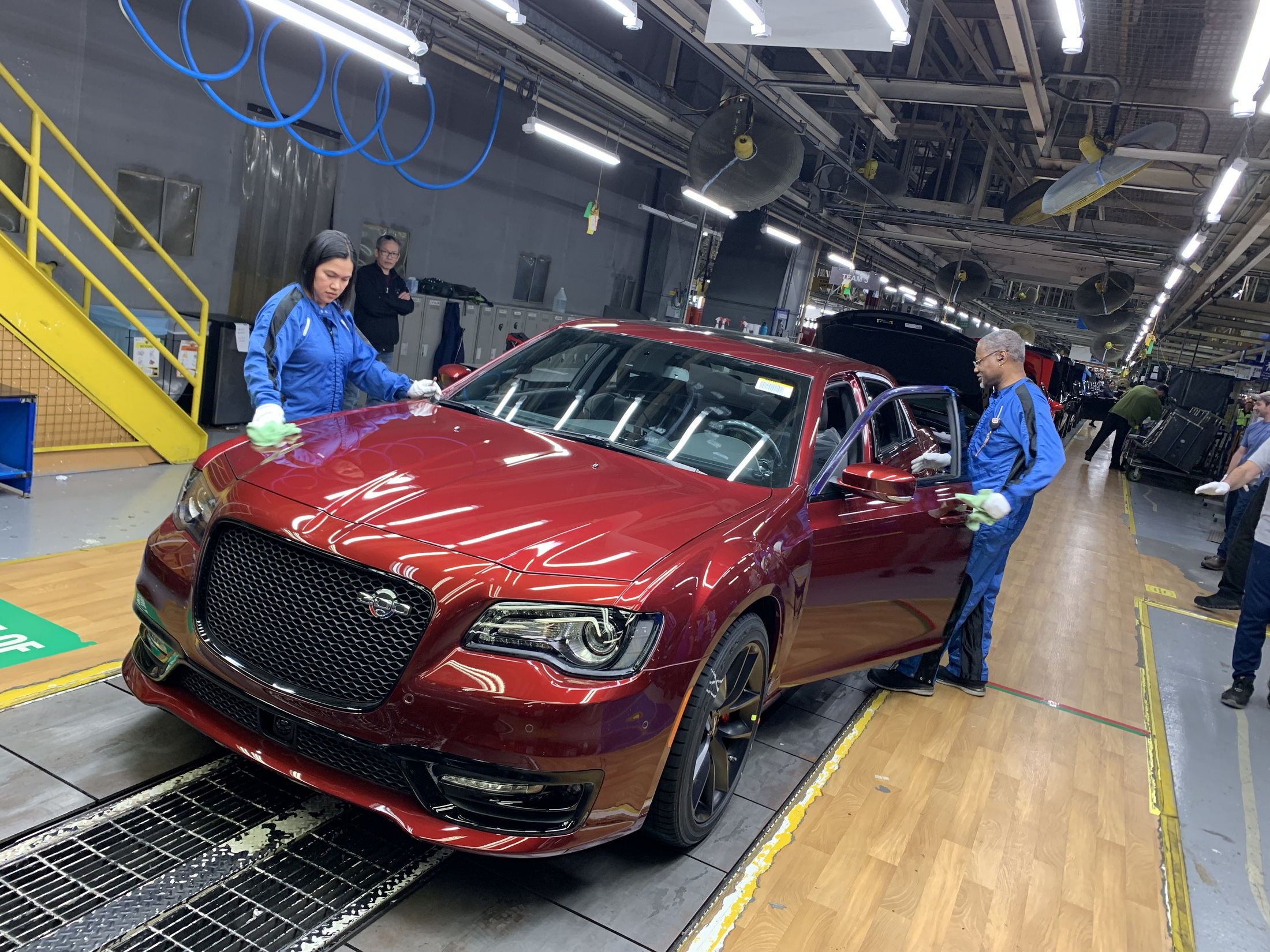 Last HemiPowered Chrysler 300C Leaves The Factory Carscoops