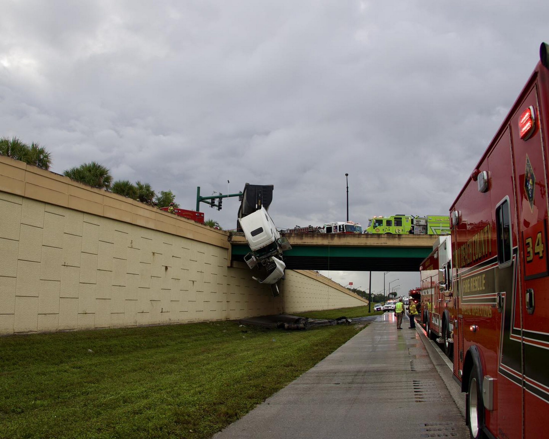 Watch Florida Firefighters Snatch Driver From 18-Wheeler Hanging Off ...