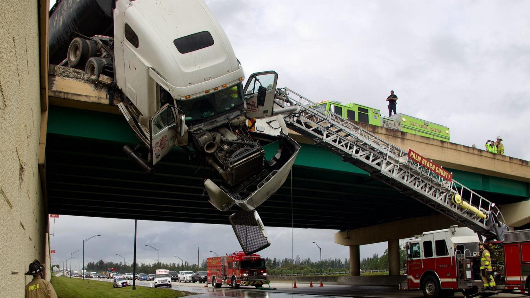 Watch Florida Firefighters Snatch Driver From 18-Wheeler Hanging Off ...