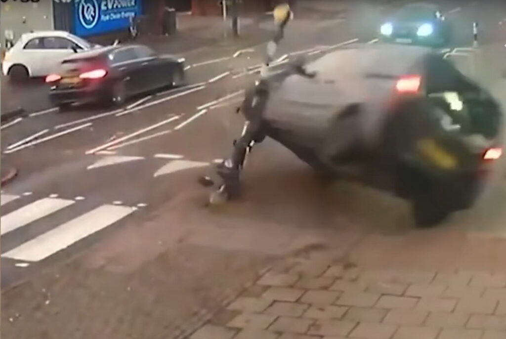     L'évasion d'une mère et de son fils d'un camion-tonneau n'est rien de moins qu'un miracle