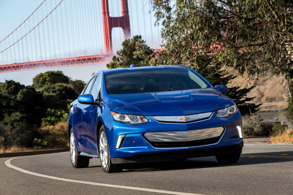     Après avoir misé sur les véhicules électriques, GM ramène les hybrides en Amérique du Nord