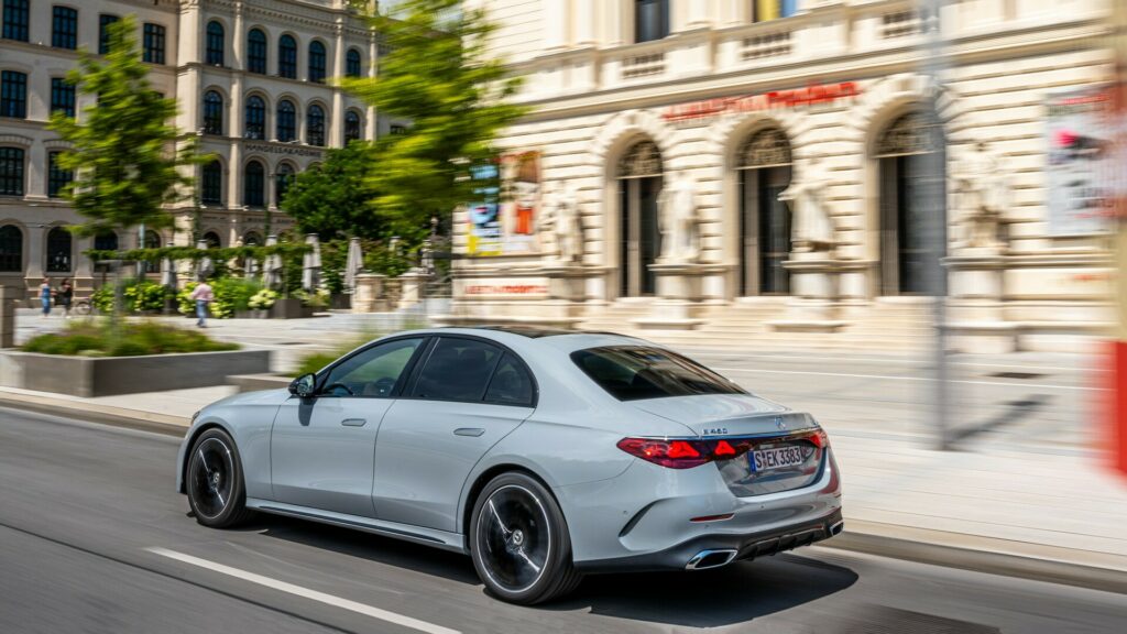     Mercedes donnera la priorité aux voitures à essence moins chères aux véhicules électriques aux États-Unis