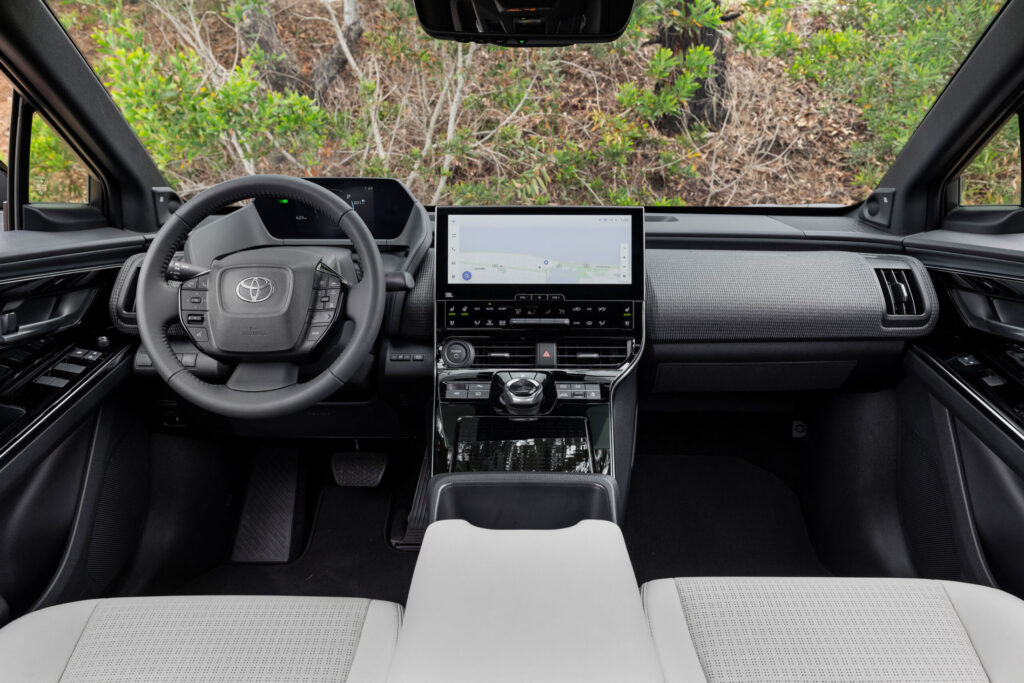     Le Toyota bZ4X 2024 obtient un câble de charge à double tension et plus d’un kit, mais la puissance et l’autonomie sont toujours nulles